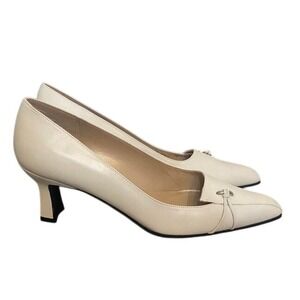 Stuart Weitzman Vintage Cream‎ Leather Pumps Size 8.5